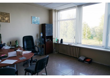 Išnuomojamos šviesios ir erdvios komercinės patalpos Metalo g., Naujininkuose